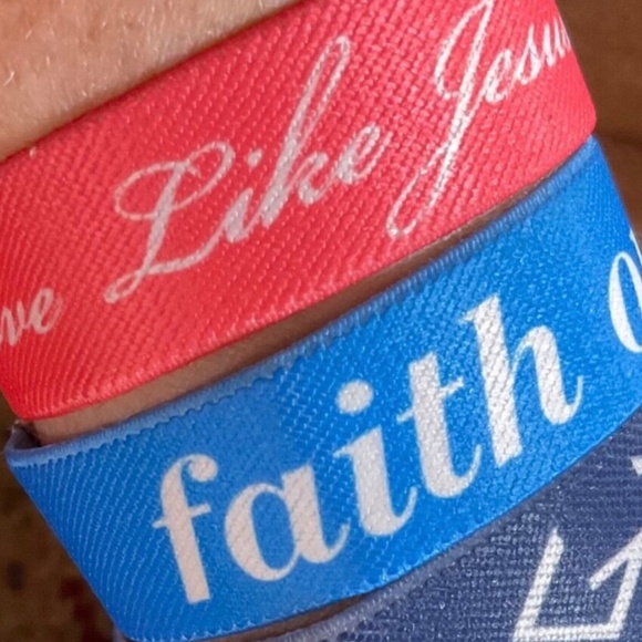 5 Elastic Bracelets Bible Bracelets Daily Verse God Wrist Bands Set of 5 NEW - Picture 3 of 4